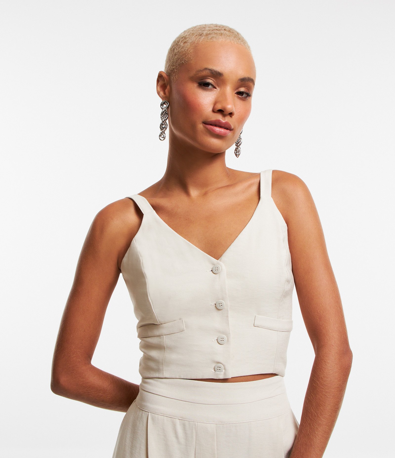 Blusa de Alça Cropped em Alfaiataria com Botões e Bolsos Branco 1