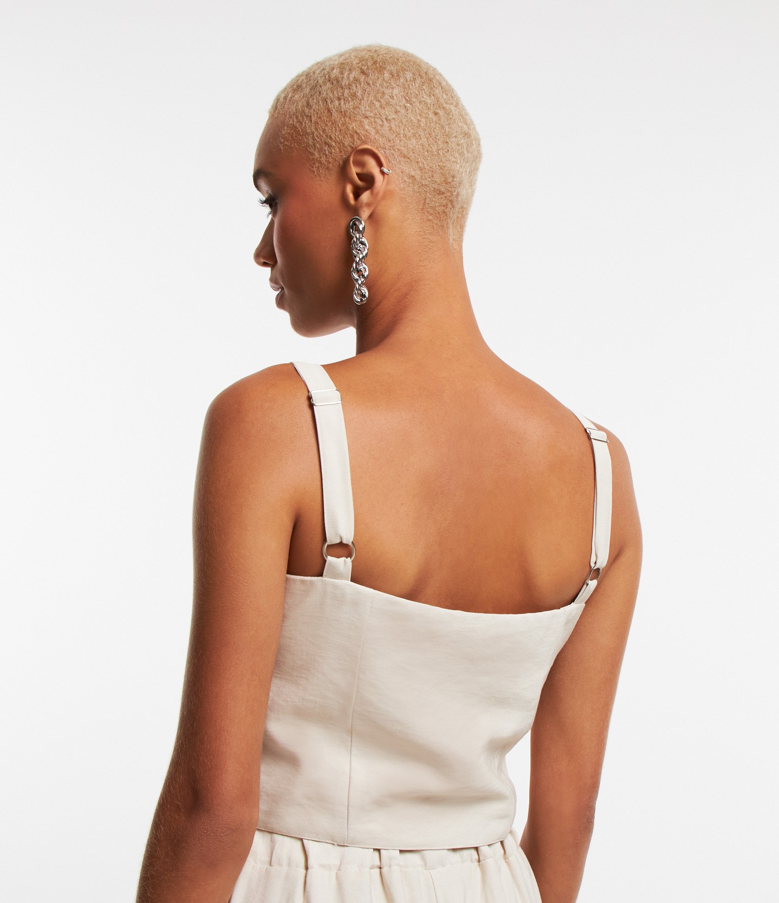 Blusa de Alça Cropped em Alfaiataria com Botões e Bolsos Branco 3