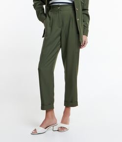 Calça Jogger em Crepe com Bolsos nas Laterais