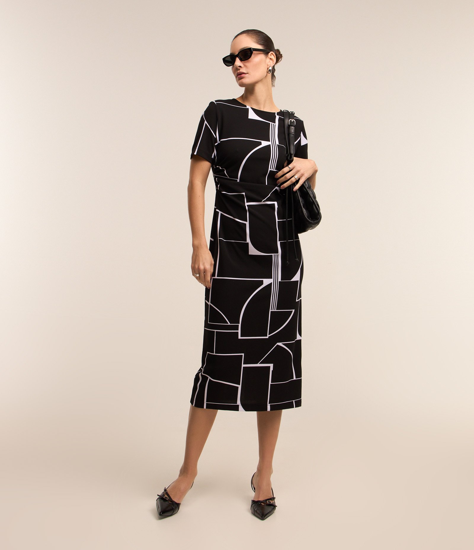 Vestido Midi em Crepe com Estampa Abstrata e Textura Drapeada Preto 1