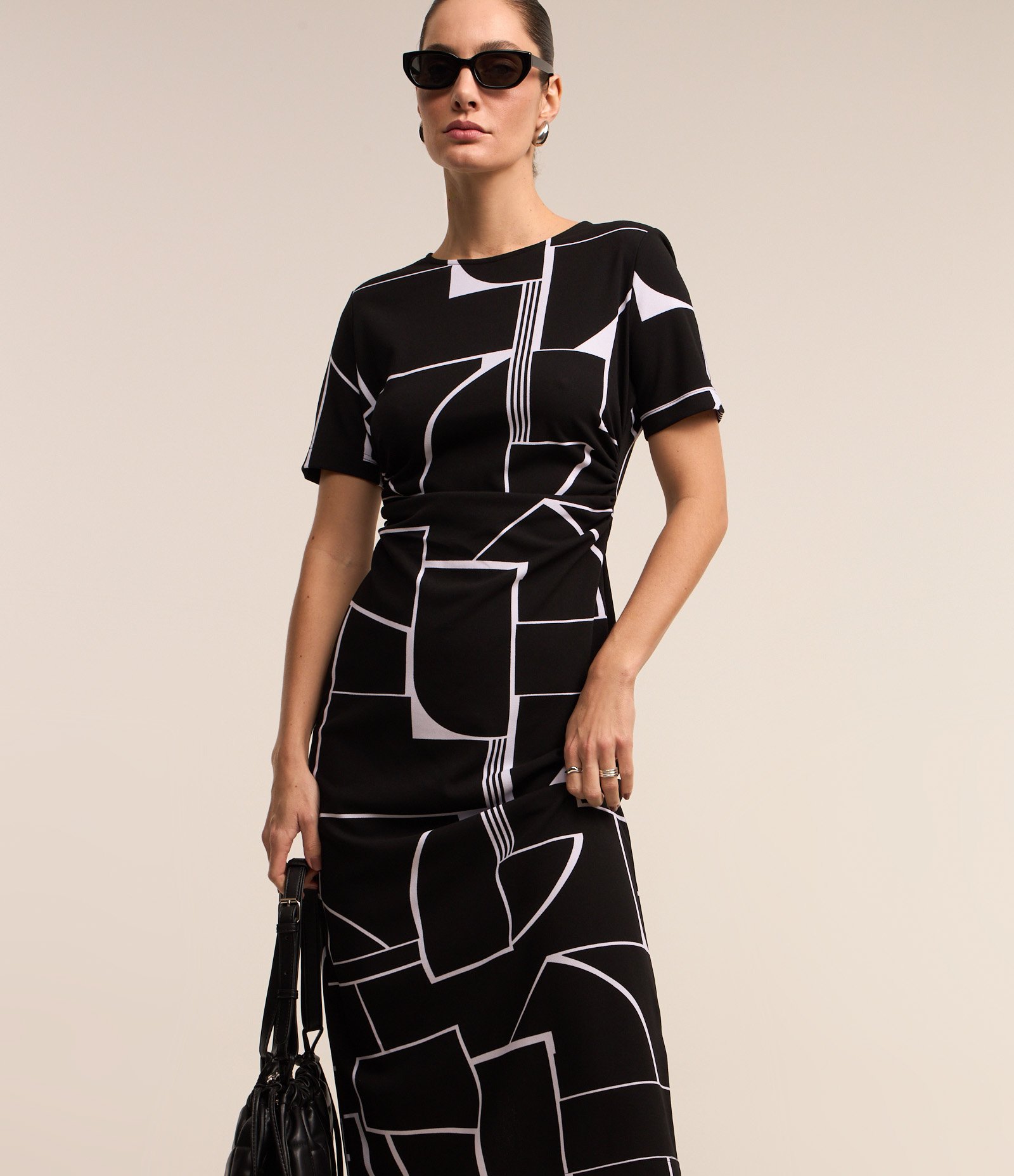 Vestido Midi em Crepe com Estampa Abstrata e Textura Drapeada Preto 2