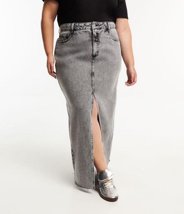 Saia Longa em Jeans Marmorizado com Fenda Frontal Curve & Plus Size Cinza 2