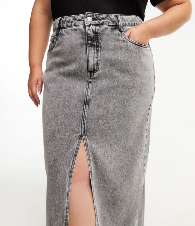 Saia Longa em Jeans Marmorizado com Fenda Frontal Curve & Plus Size Cinza 4