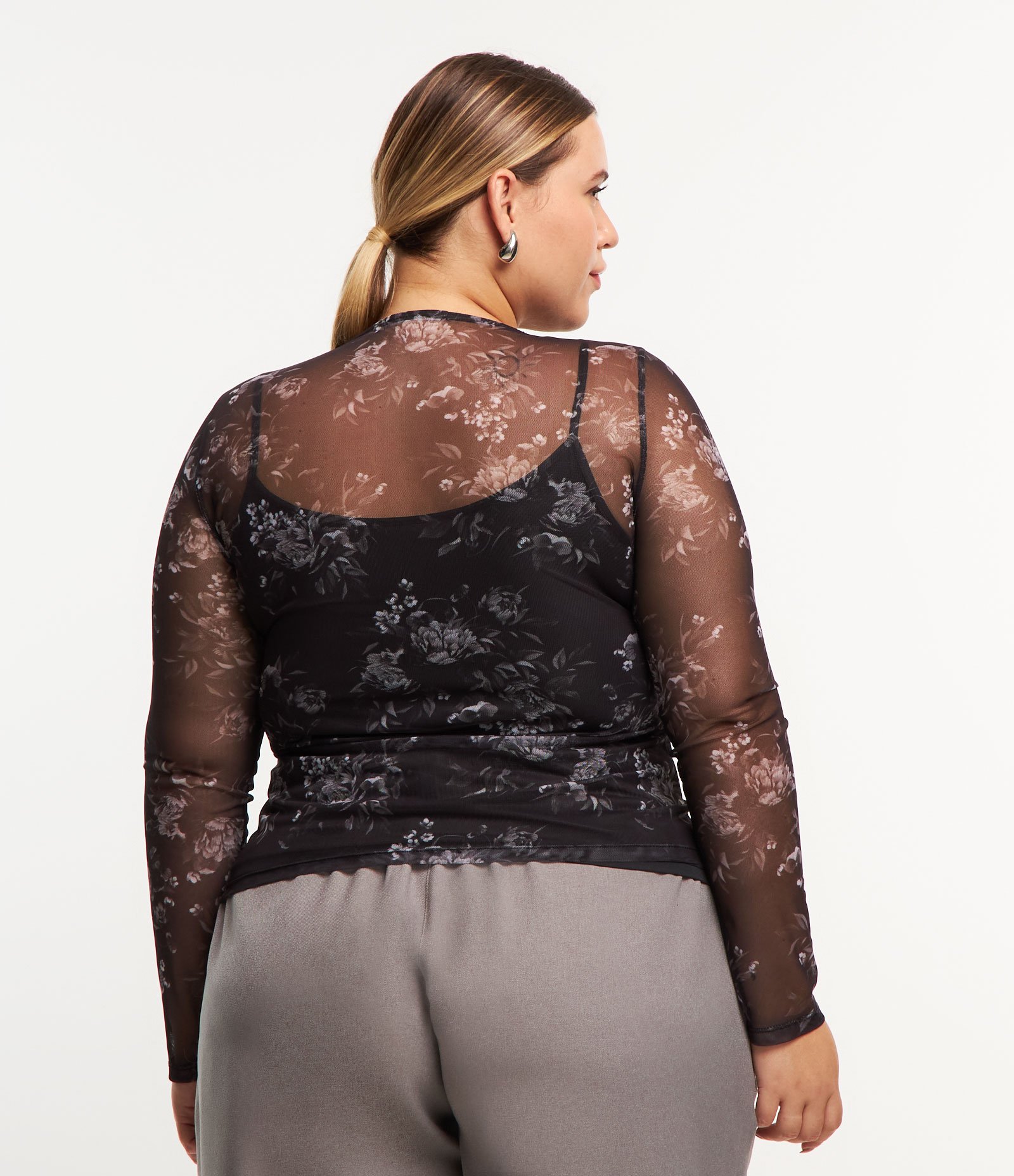 Blusa em Tule Floral com Regata Cuvre & Plus Size Preto 3