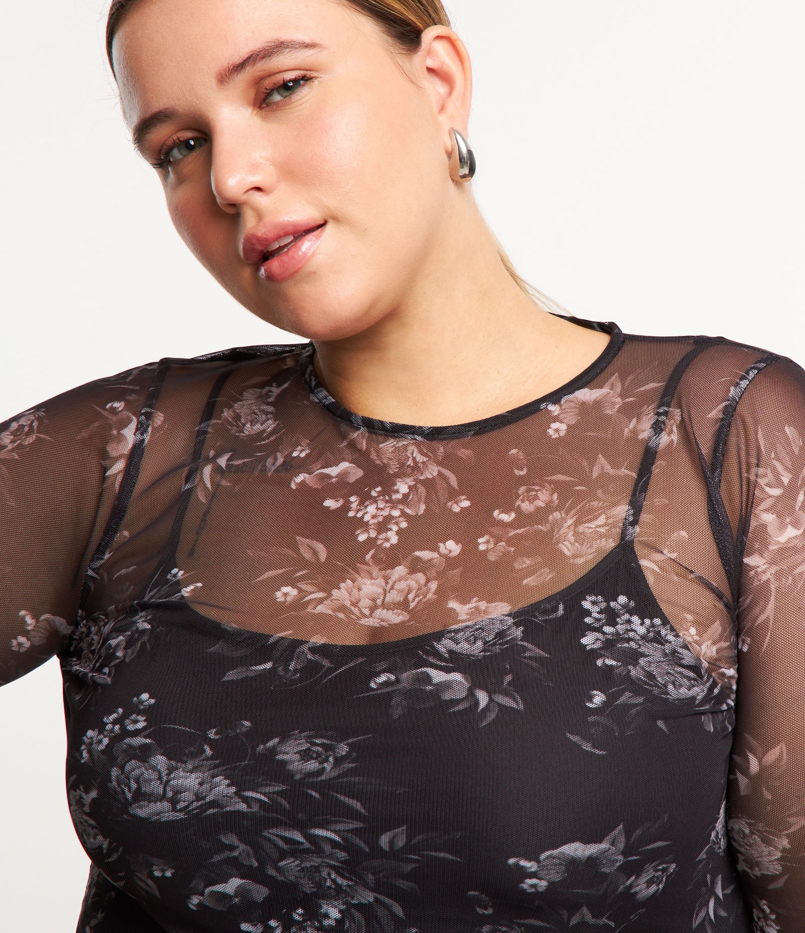 Blusa em Tule Floral com Regata Cuvre & Plus Size Preto 4