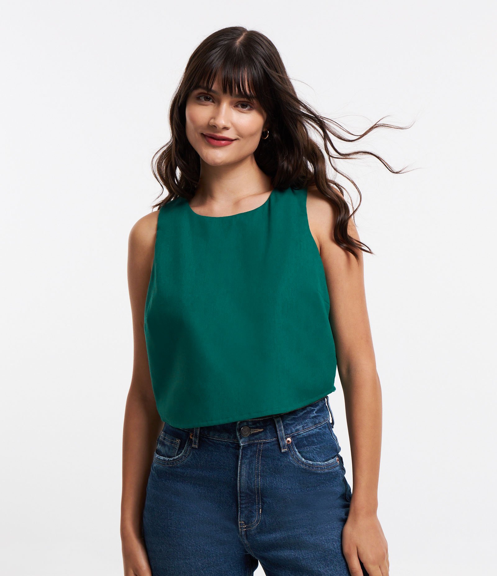 Blusa Cropped sem Manga em Linho com Abertura Gota nas Costas Verde 1