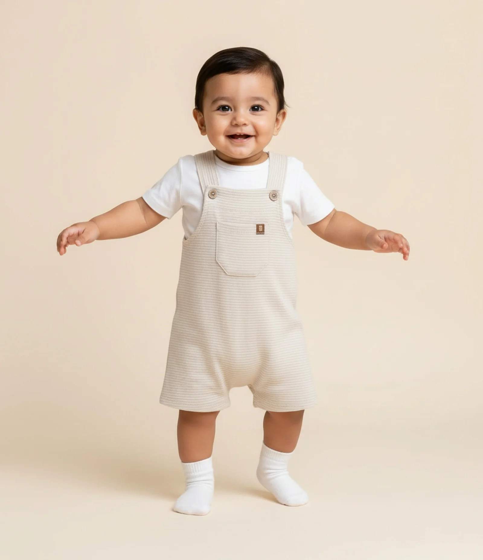 Jardineira Infantil Texturizada com Bolsinho - Tam 0 a 18 meses Bege 1