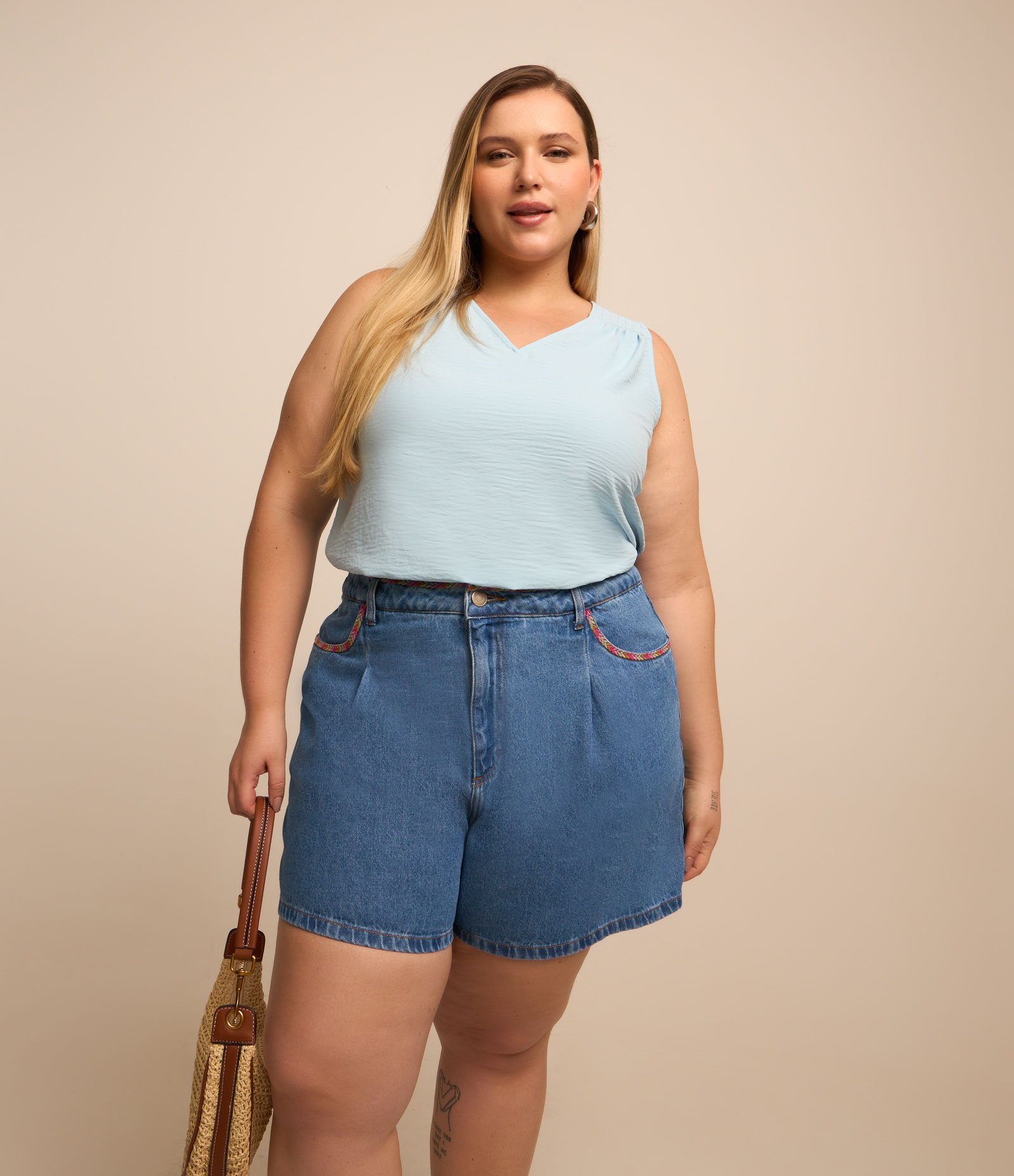 Blusa sem Manga com Decote V e Texturas Curve & Plus Size Azul 1