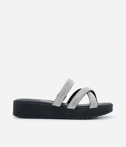 Sandália Rasteira com Tiras Largas Cobertas por Brilho Vizzano