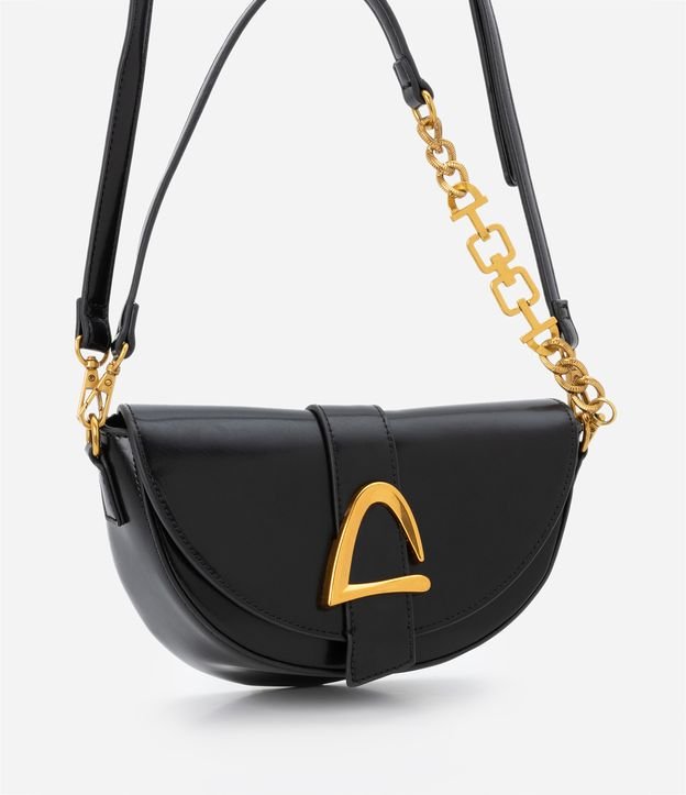 Bolsa Baguete Média com Alça em Corrente e Detalhe Metálico