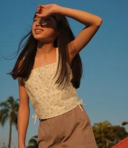 Blusa Cropped Infantil em Viscose Floral com Lacinhos e Lastex - Tam 5 a 14 anos