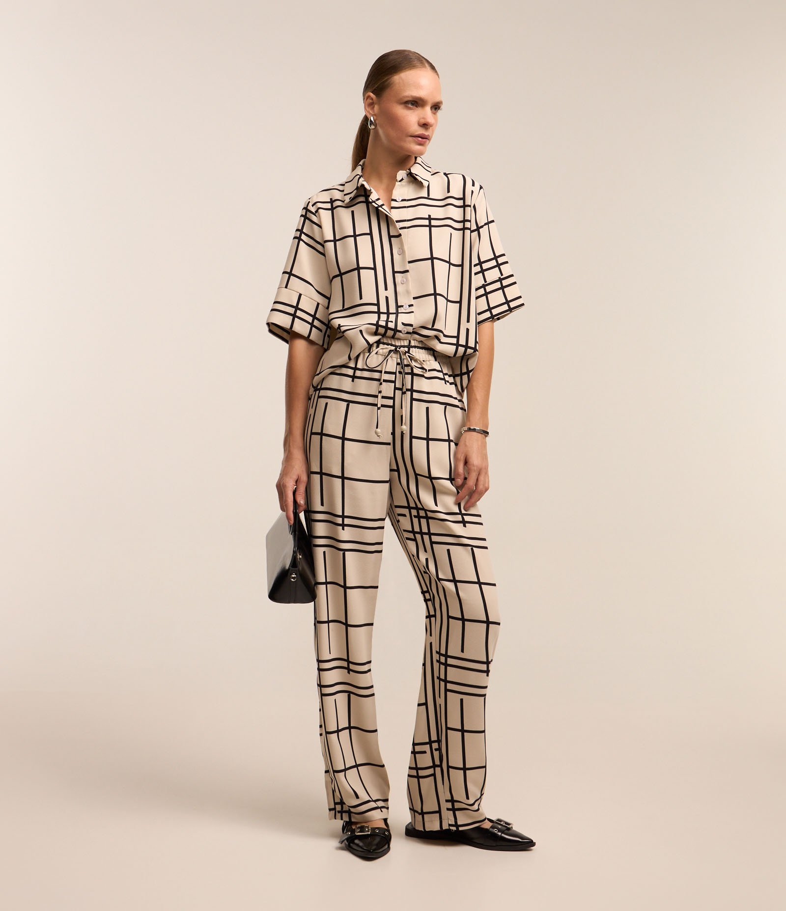 Camisa em Crepe com Abotoamento e Estampa Grid Off White 3