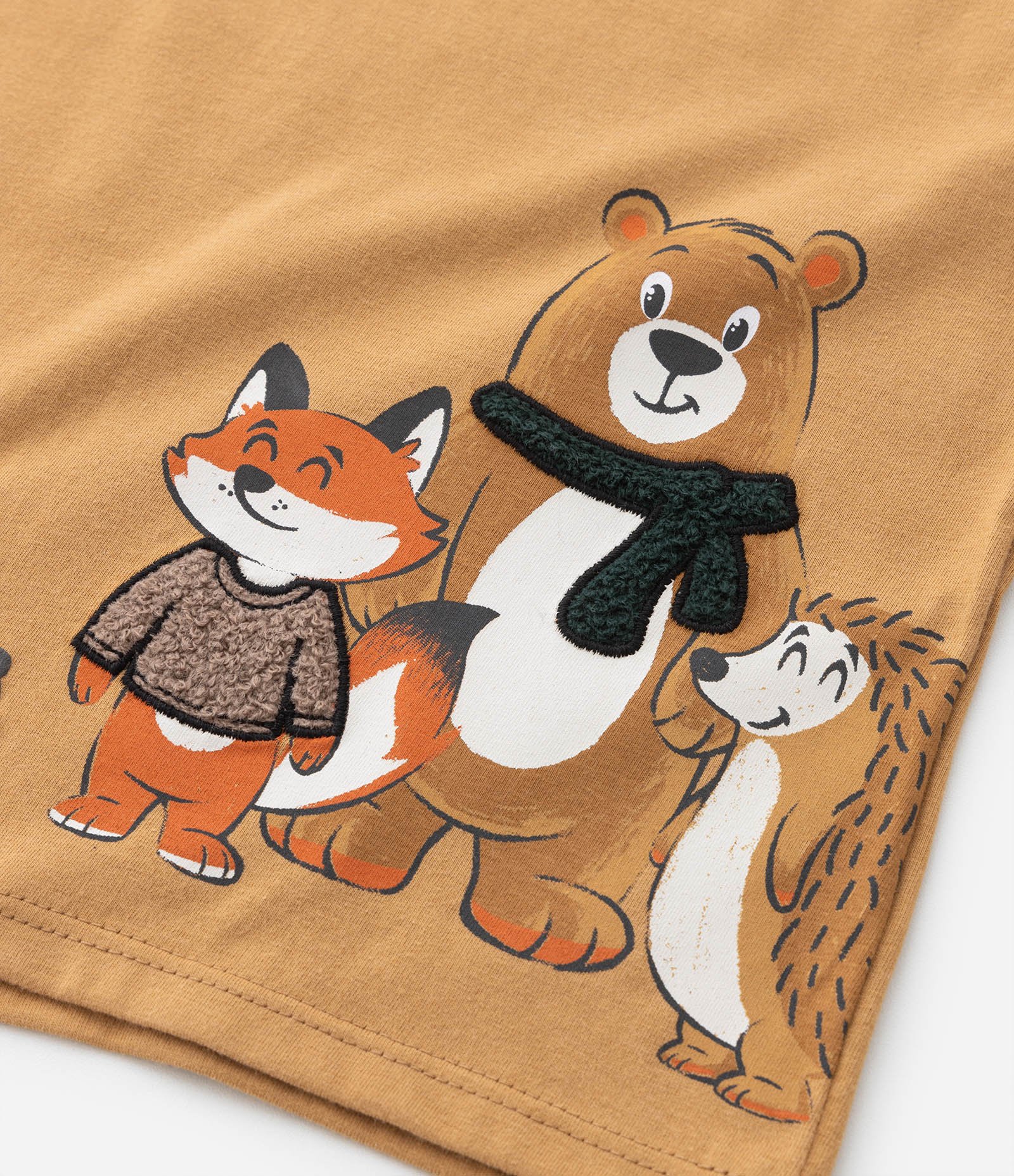 Camiseta Infantil com Estampa de Bichinhos com Roupas Bordadas - Tam 1 a 5 anos Bege 5