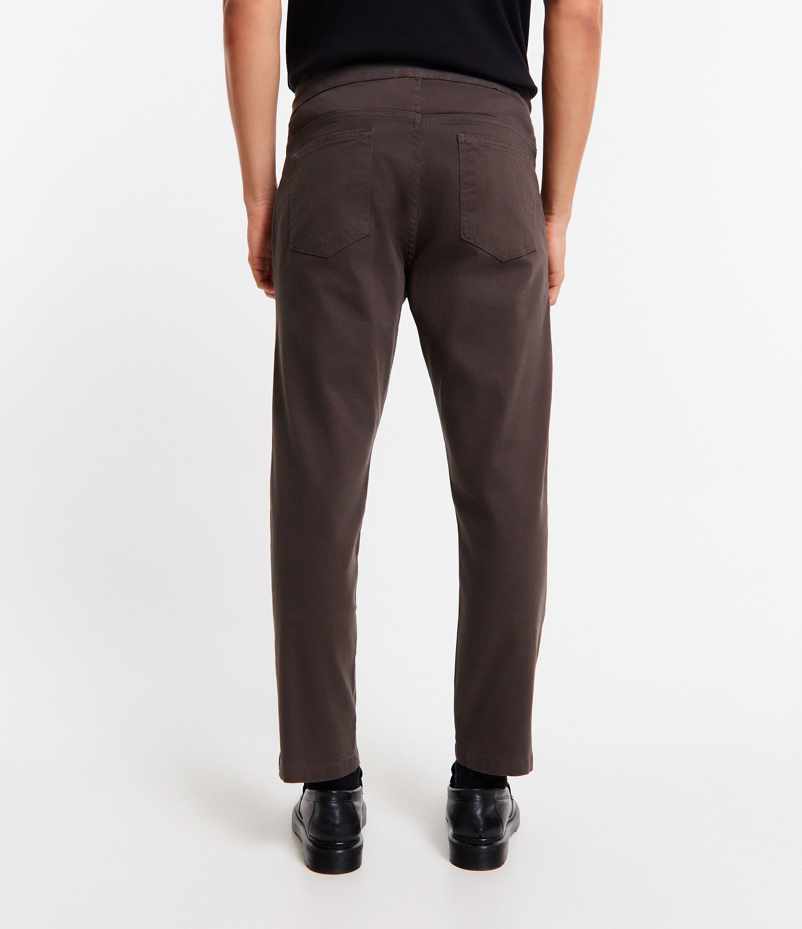 Calça Slim em Sarja com Bolsos Cinza Chumbo 5