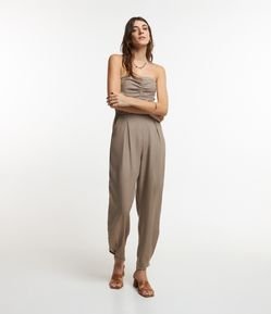 Macacão Tomara que Caia em Viscolinho com Busto Franzido