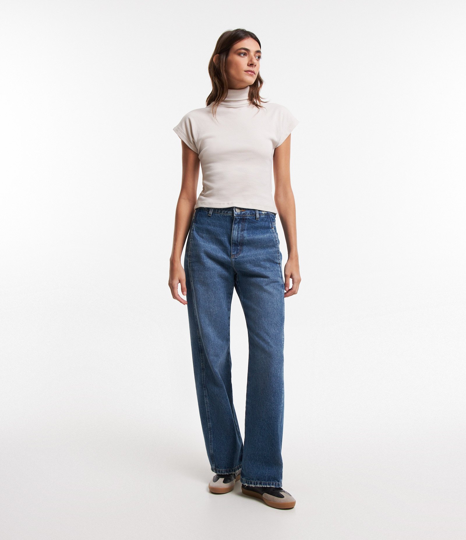 Blusa em Ribana com Gola Alta Bege 2