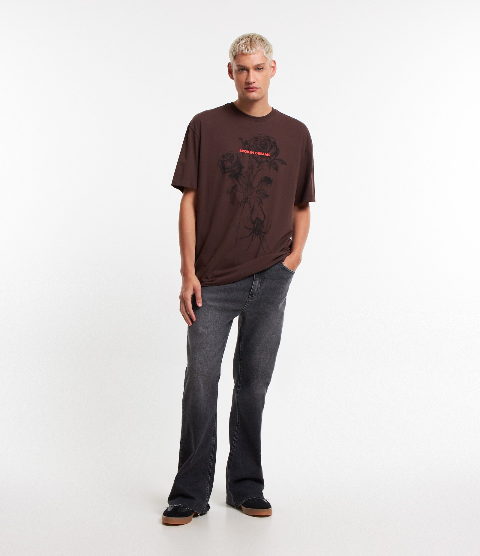 Camiseta Relaxed em Algodão Estampa Rosas e Lettering Marrom 2