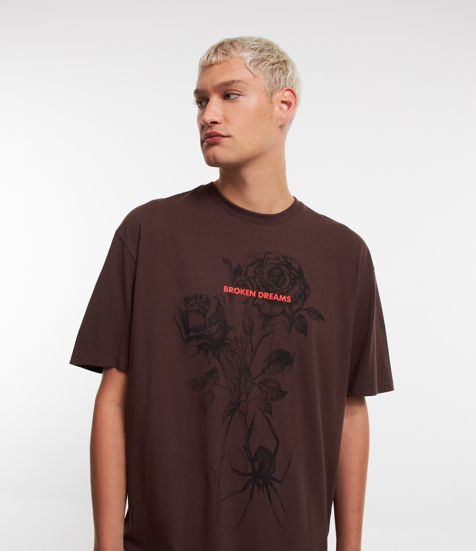 Camiseta Relaxed em Algodão Estampa Rosas e Lettering Marrom 4