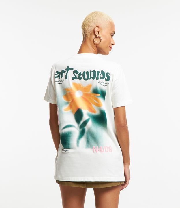 Camiseta Alongada em Algodão com Estampa Frente e Costas Art Studios Flor Branco 3