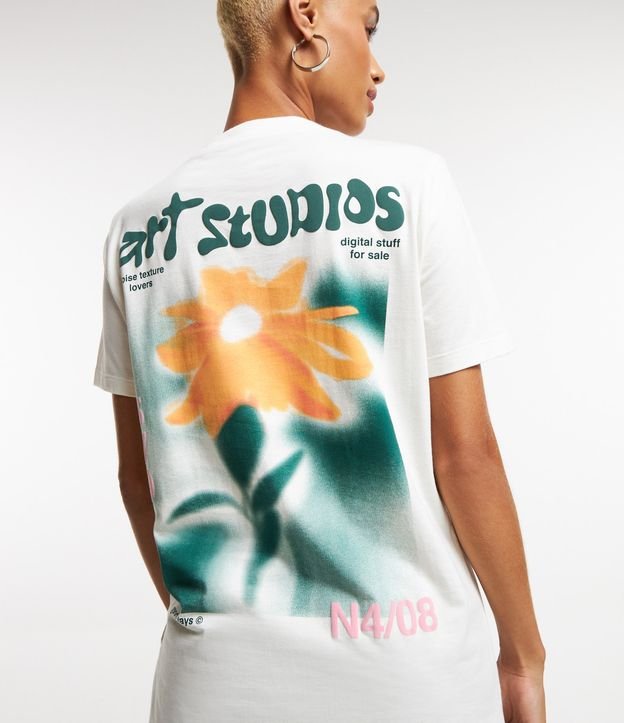 Camiseta Alongada em Algodão com Estampa Frente e Costas Art Studios Flor Branco 5