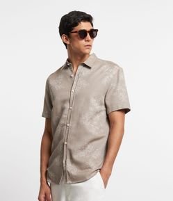 Camisa Manga Curta em Voal Estampa Floral Efeito Linho