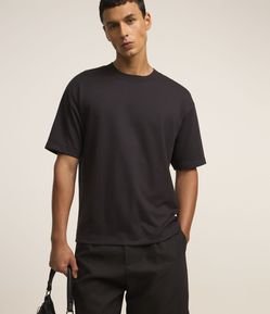 Camiseta Boxy em Suedine com Gola Larga