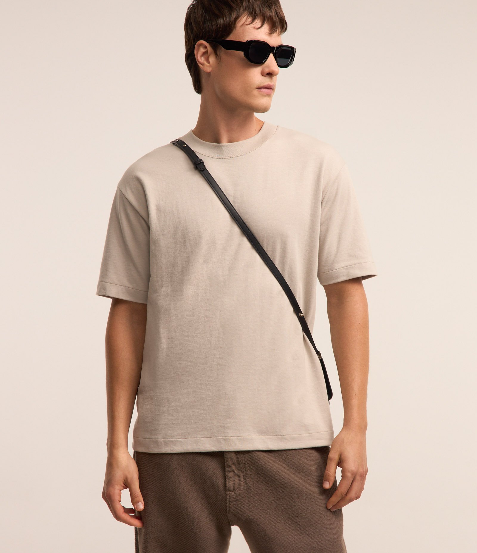 Camiseta Boxy em Suedine com Gola Larga Cinza 1