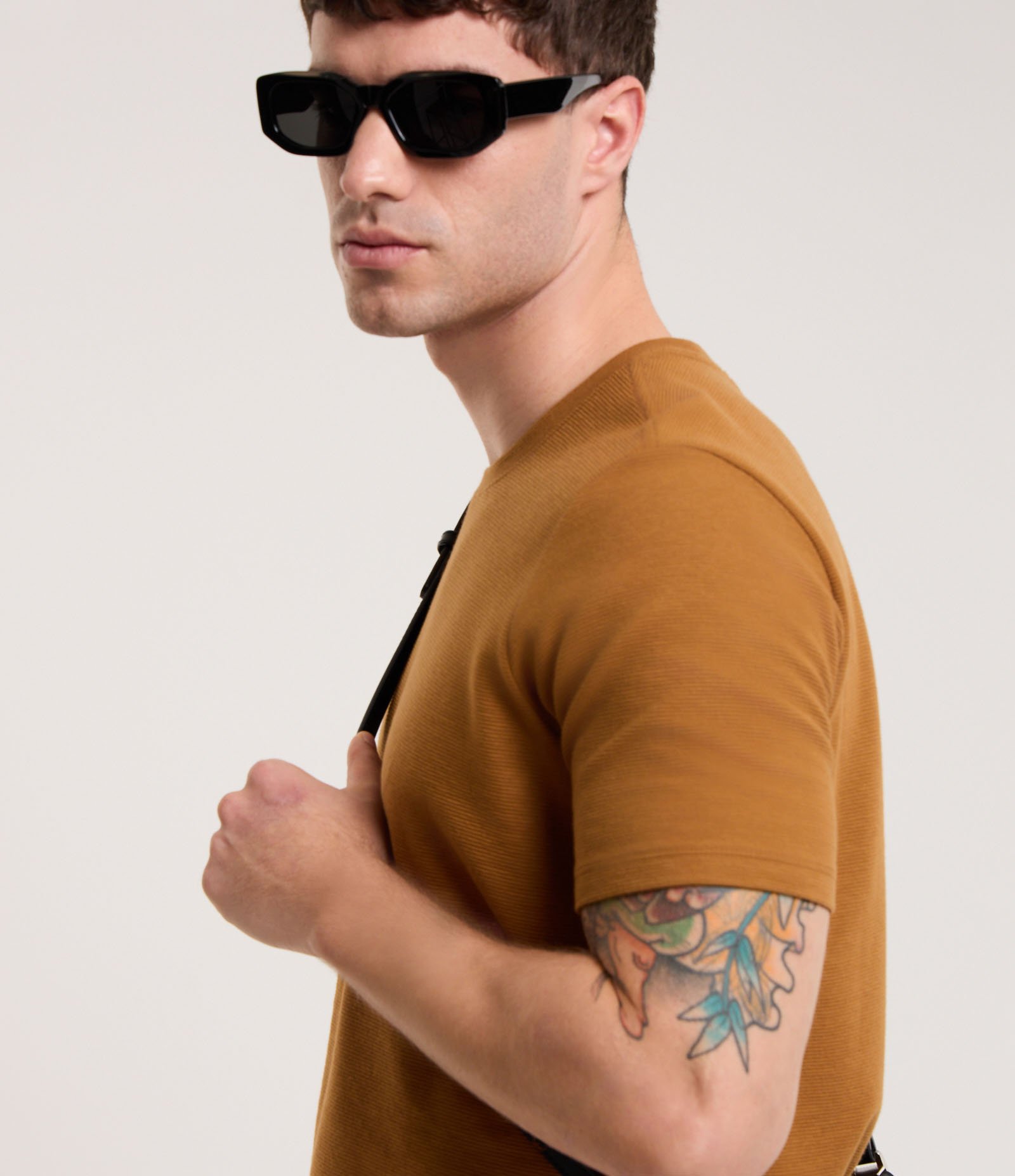 Camiseta Slim em Algodão Peruano com Textura Canelada Amarelo Queimado 3