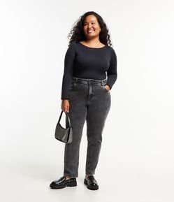 Calça Mom em Jeans com Elastano e Efeito Marmorizado Curve & Plus Size