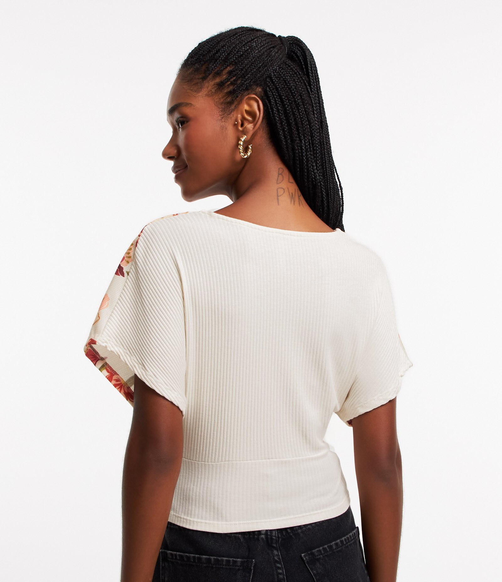 Blusa Curta em Ribana e Estampa Floral Branco 3