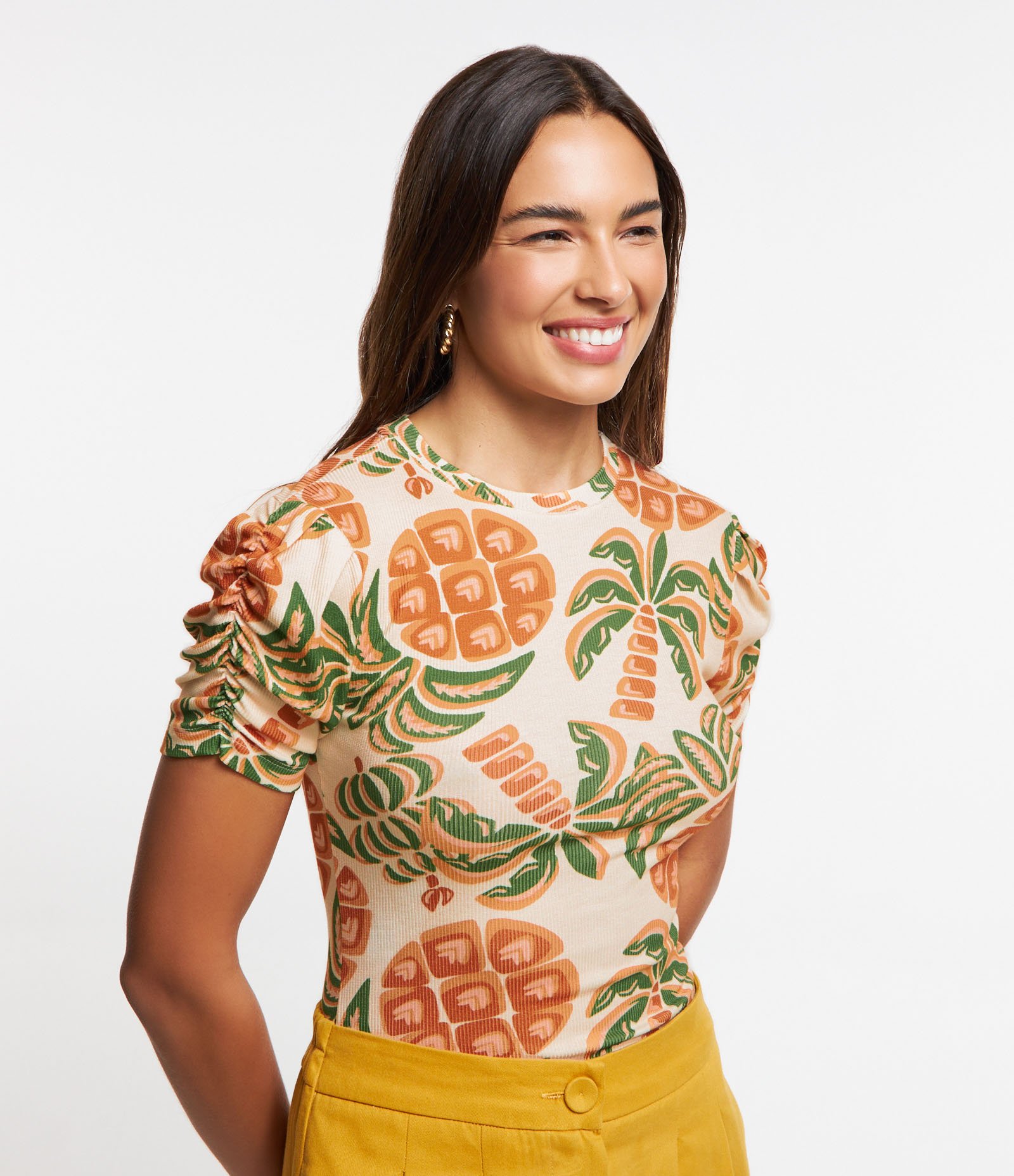 Blusa em Ribana com Manga Franzida e Estampa de Coqueiros Bege 1