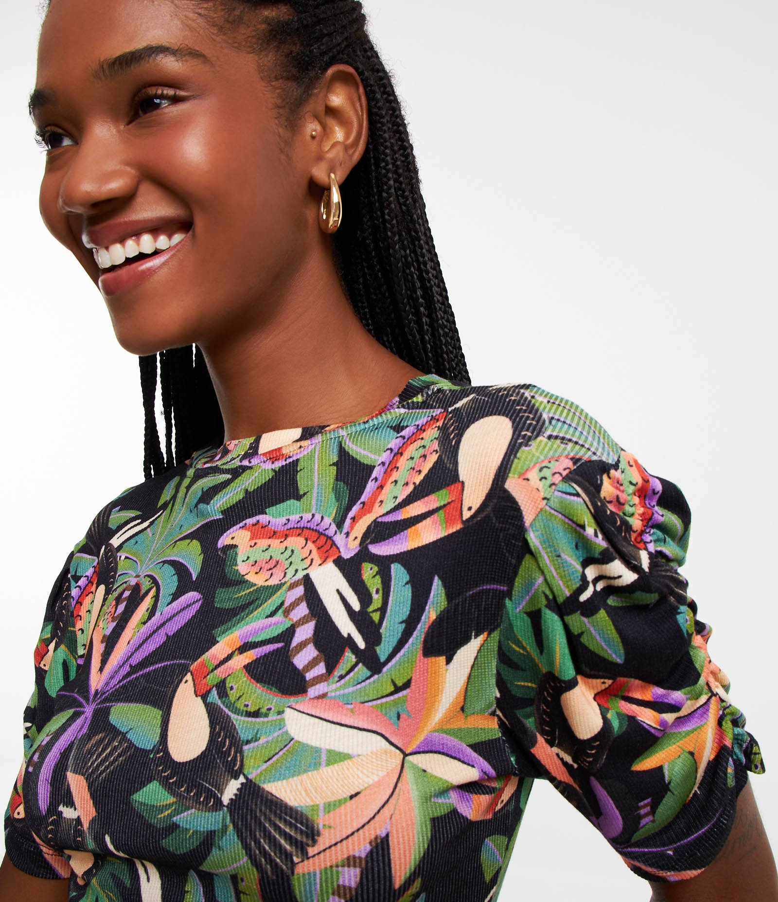 Blusa em Ribana com Manga Franzidinha e Estampa Tropical Preto 4