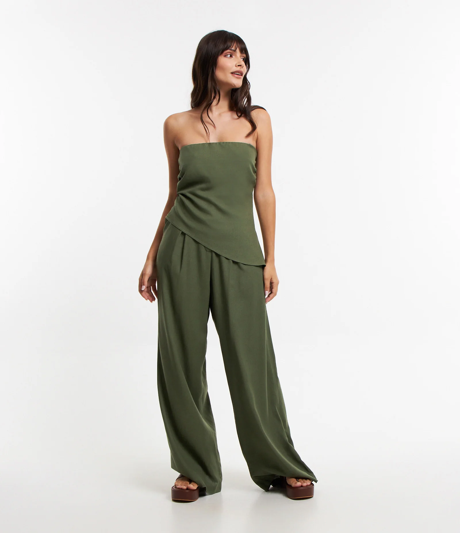 Blusa Tomara que Caia em Linho com Barra Assimétrica Verde 2