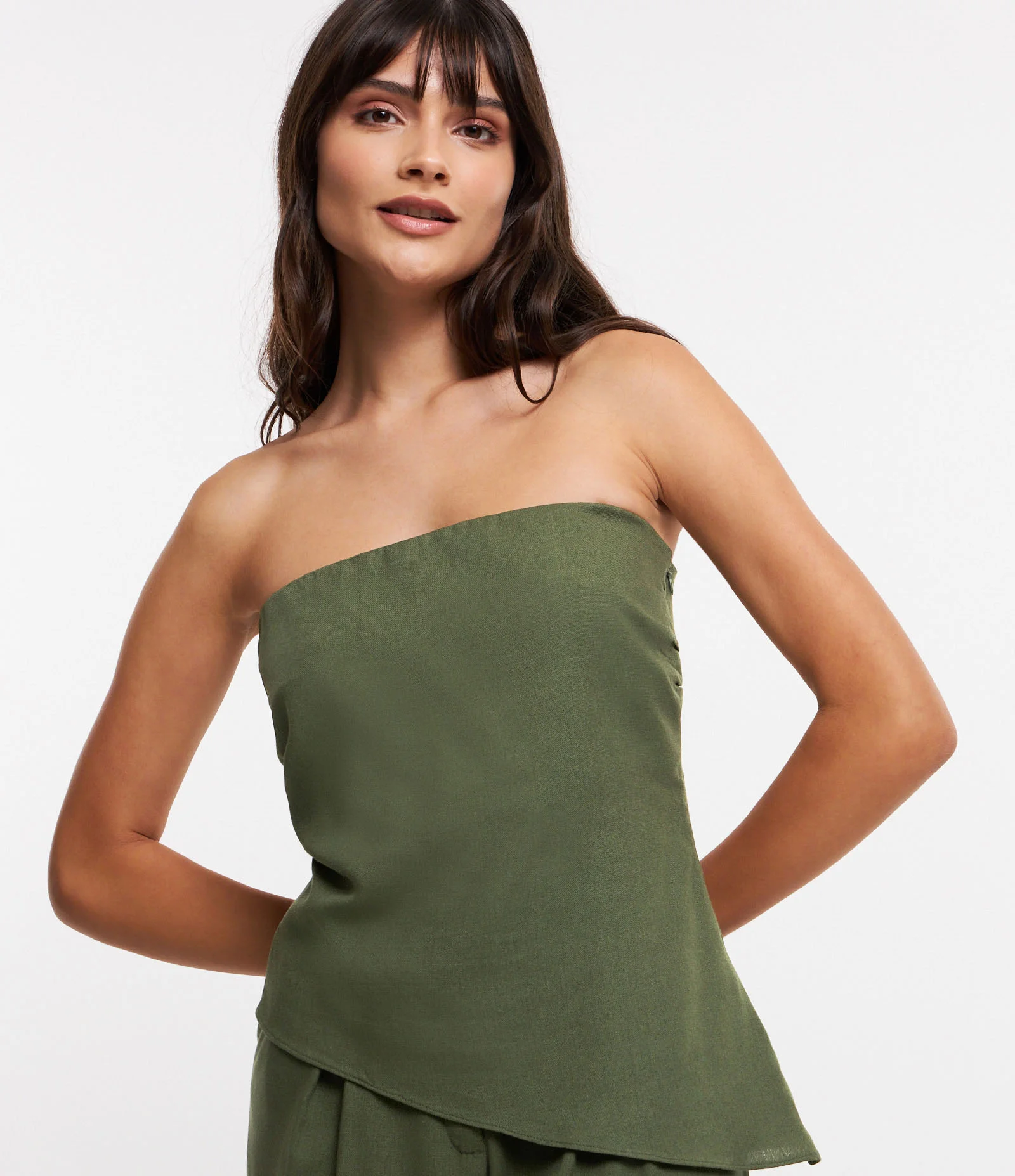 Blusa Tomara que Caia em Linho com Barra Assimétrica Verde 3