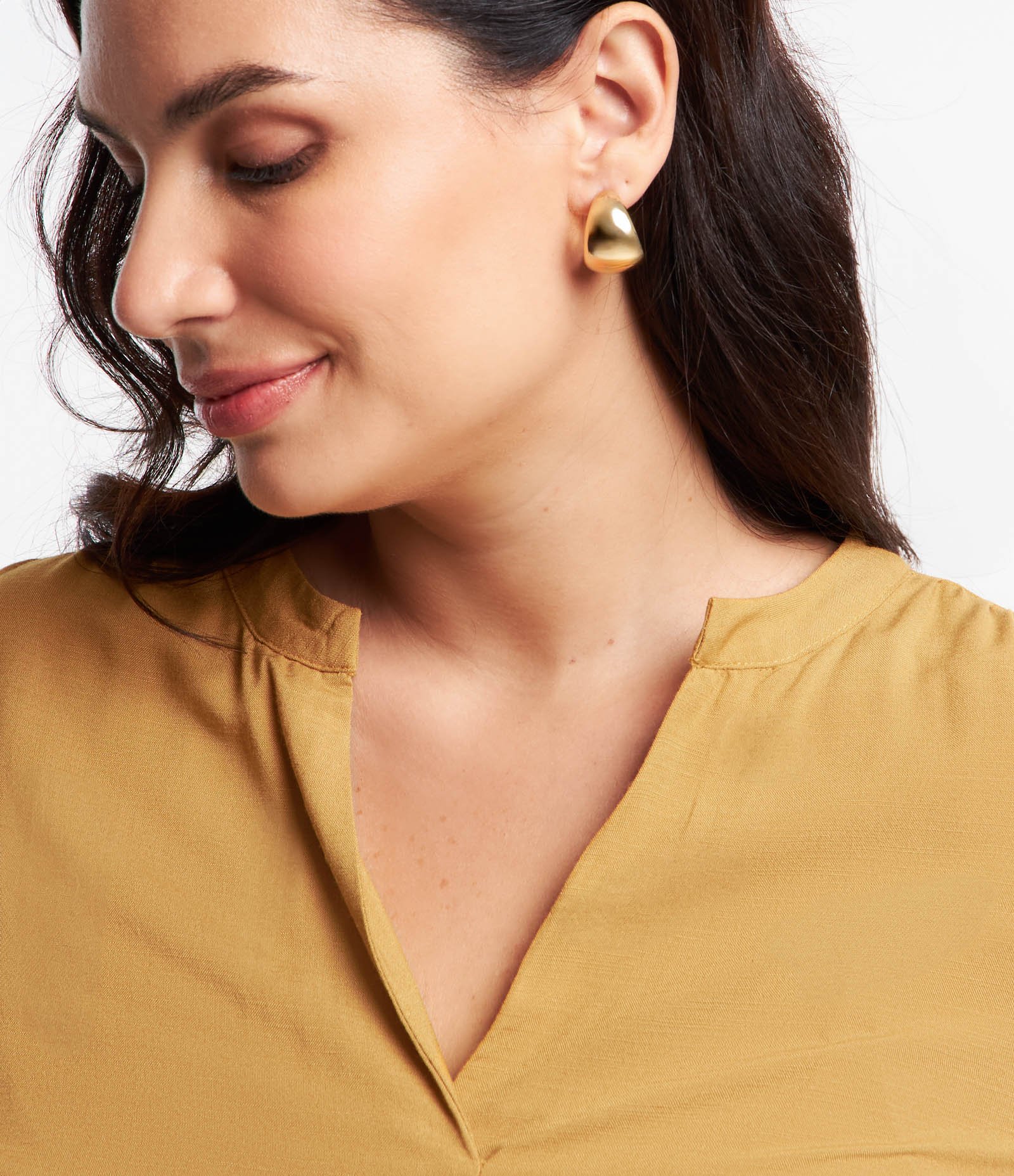 Blusa em Viscose com Meia Vista e Gola V Curve & Plus Size Amarelo 4