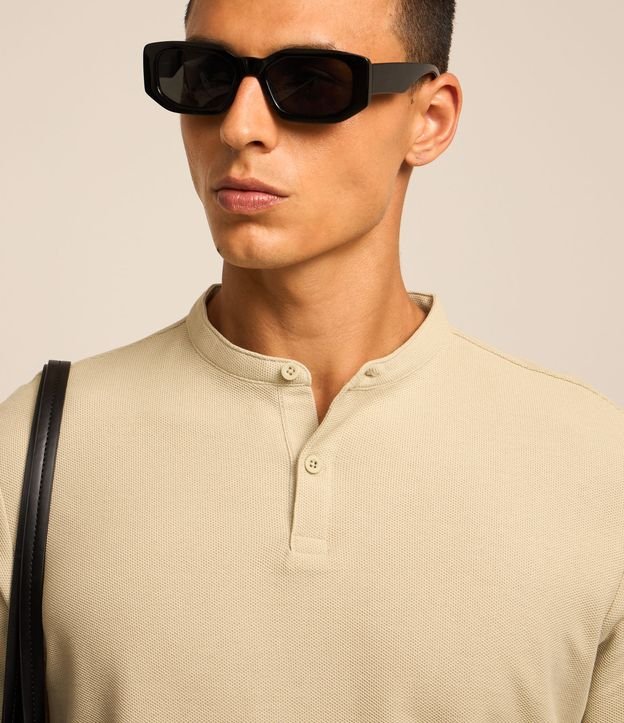 Polo Slim em Algodão Texturizado com Gola Padre