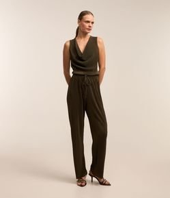 Calça Reta com Amarração no Cós e Textura Plissada