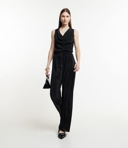 Calça Reta com Amarração no Cós e Textura Plissada