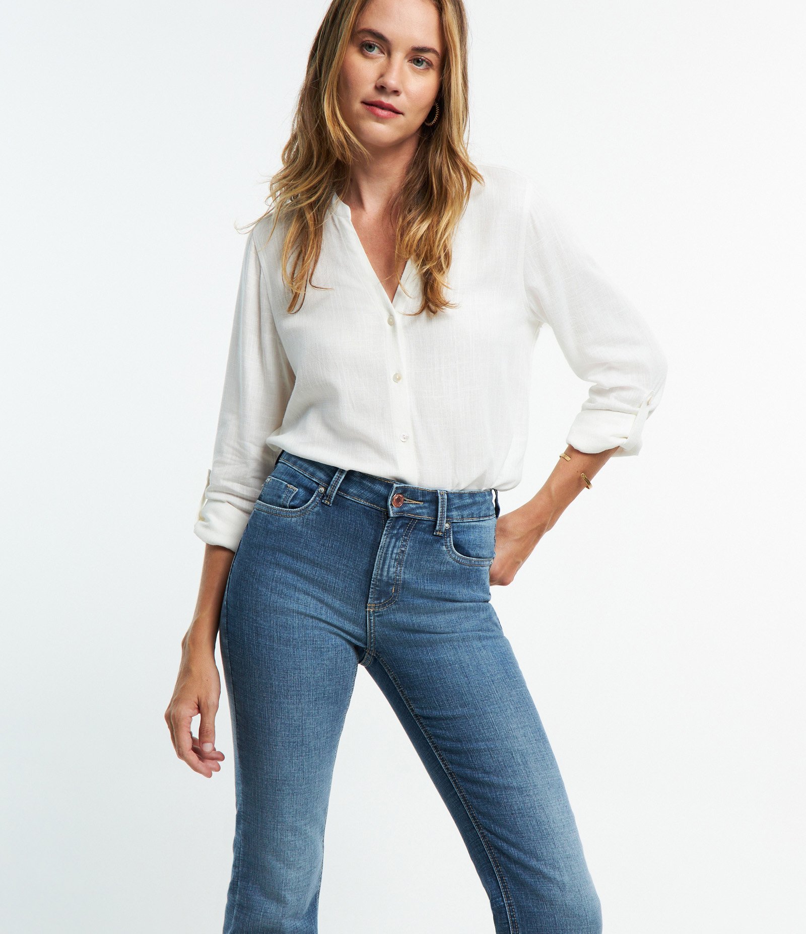 Calça Reta Cropped em Jeans com Bolsos Azul 2