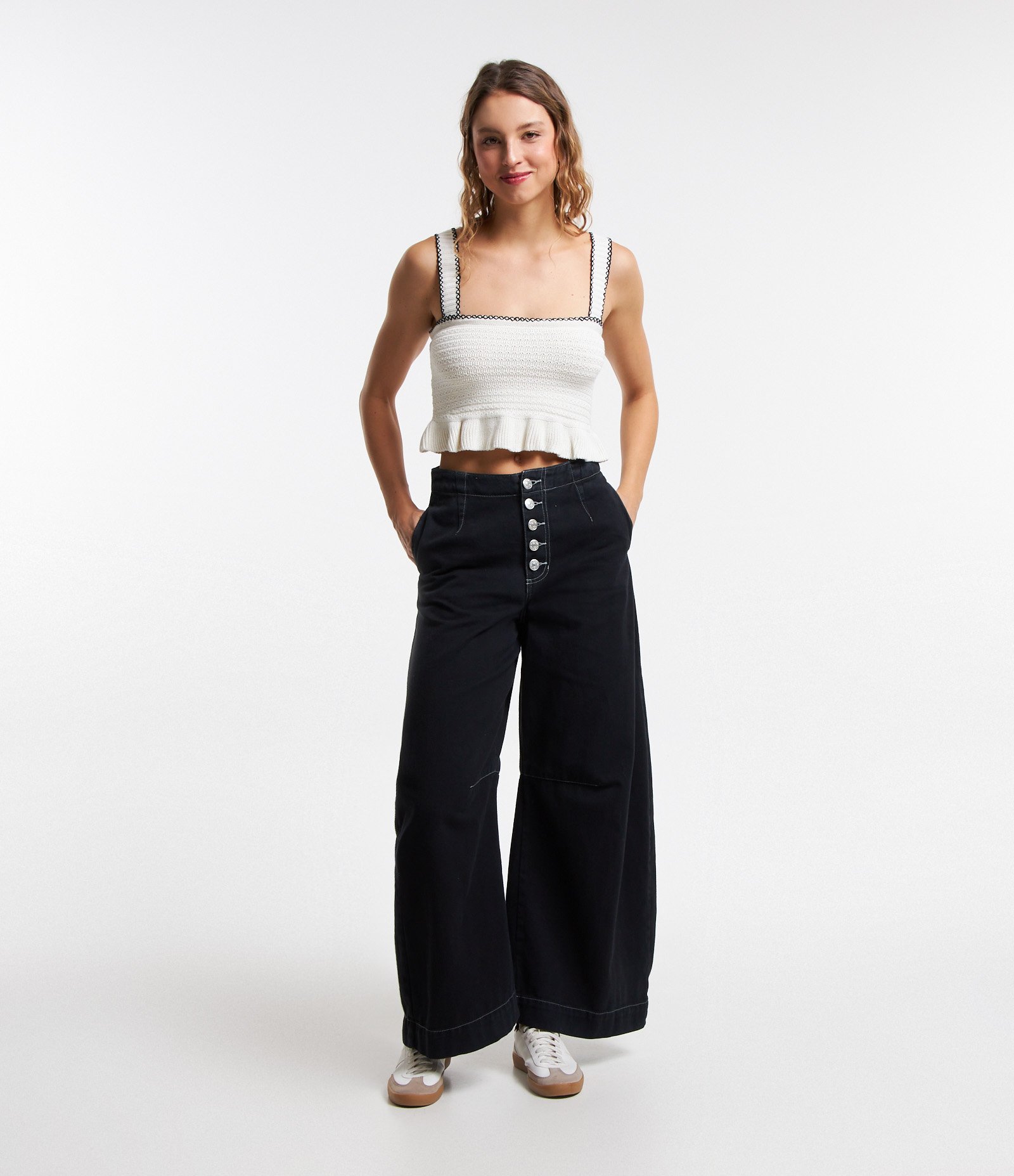 Blusa de Alça em Tricô com Pesponto e Babadinho na Barra Branco 2