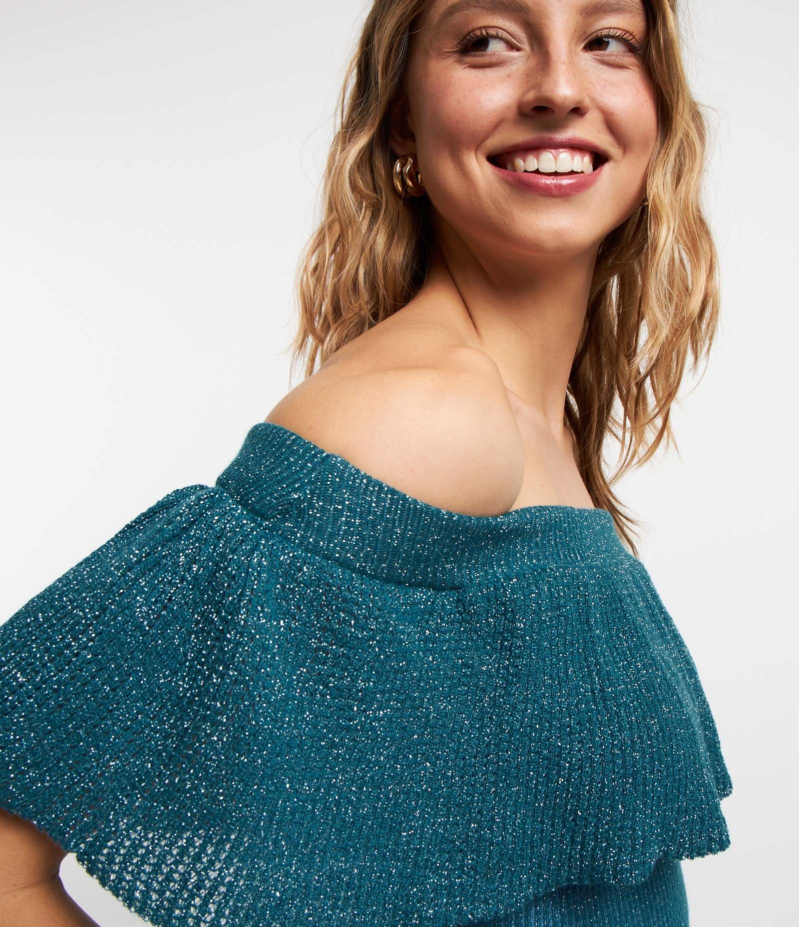 Blusa Curta em Tricô Ombro a Ombro com Fio Metalizado Azul 4