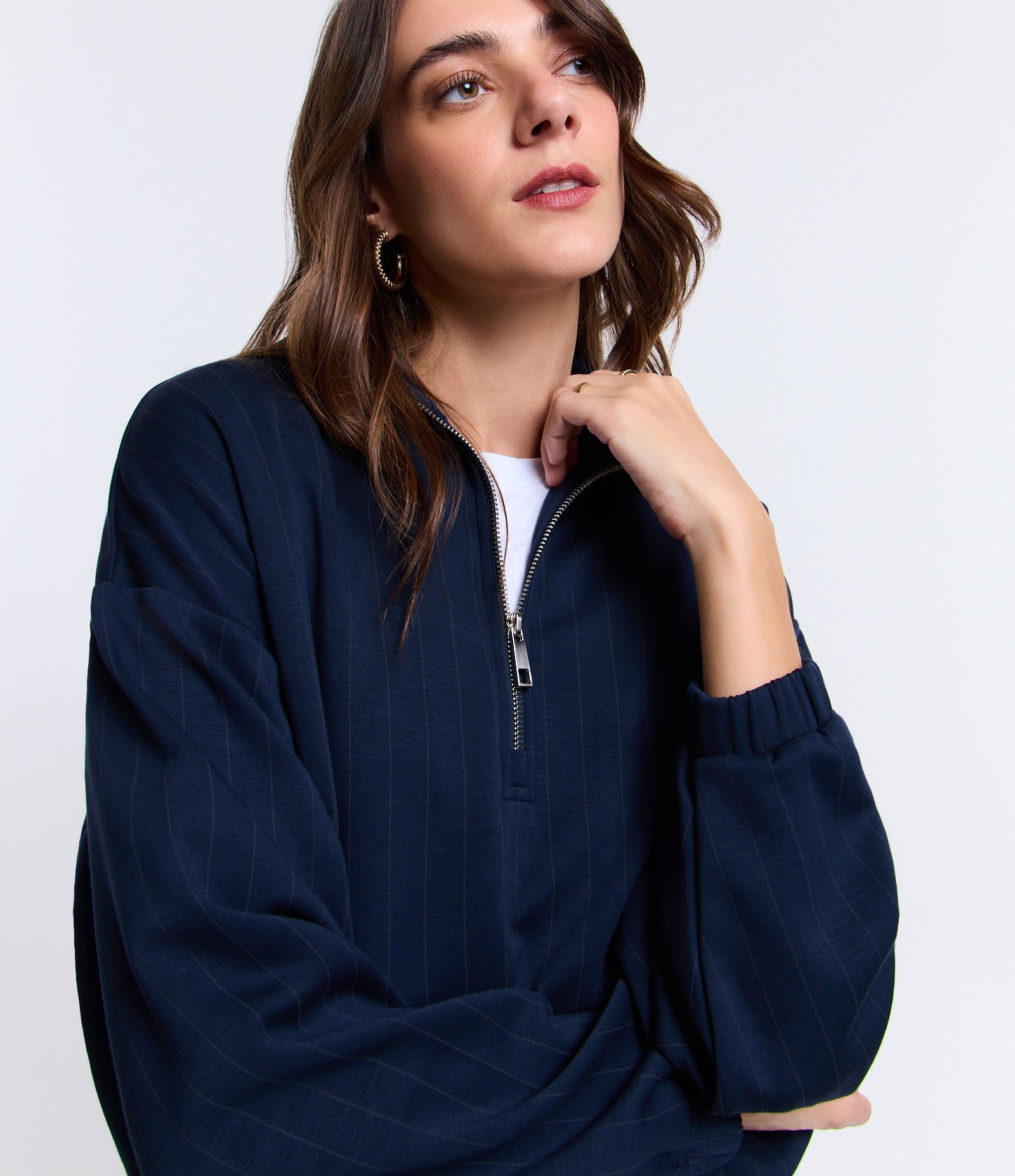Blusa com Gola Alta e Fechamento em Zíper Azul Marinho 3