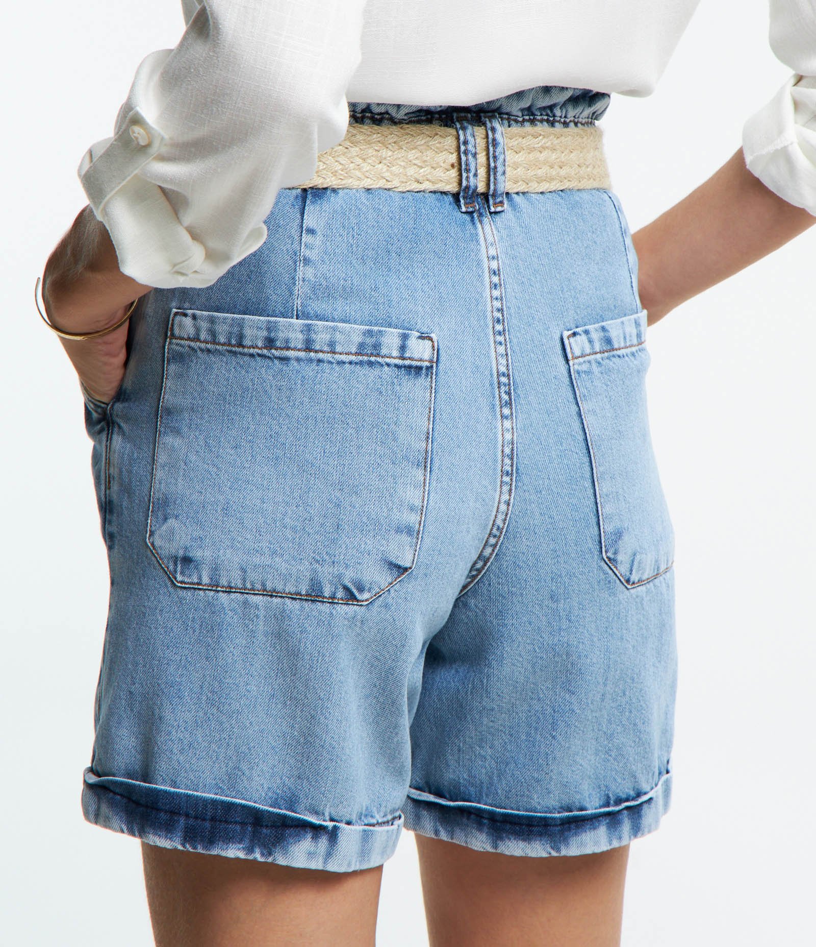 Bermuda em Jeans com Cinto de Palha com Fivela Redonda Azul 5