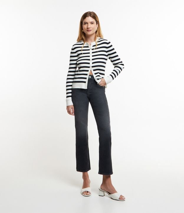 Calça Reta Cropped em Jeans