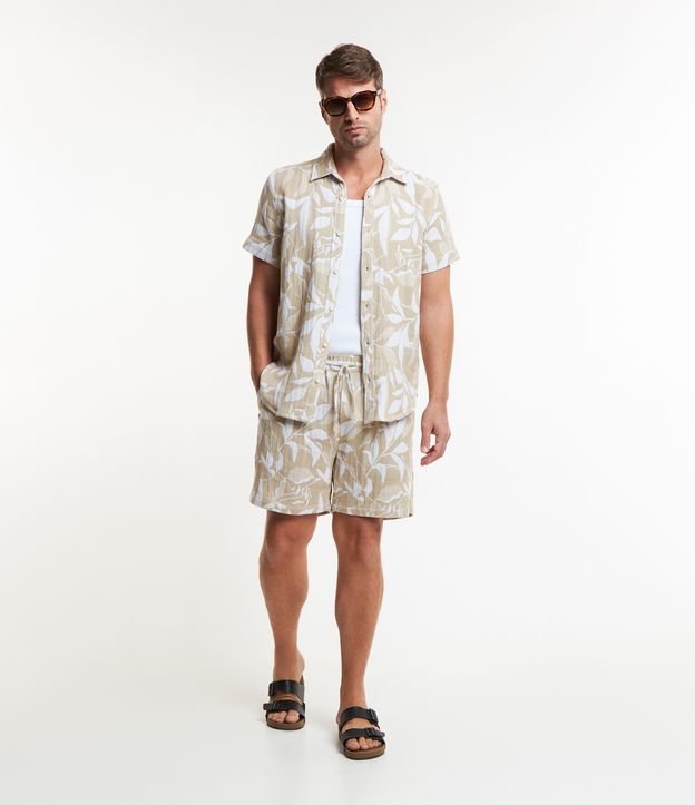 Bermuda Jacquard com Estampa de Folhagem