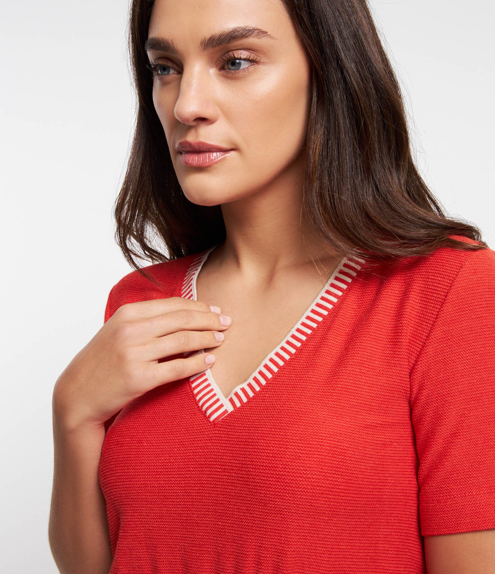 Macacão Manga Curta em Viscose com Amarração e Bolsos Vermelho 2