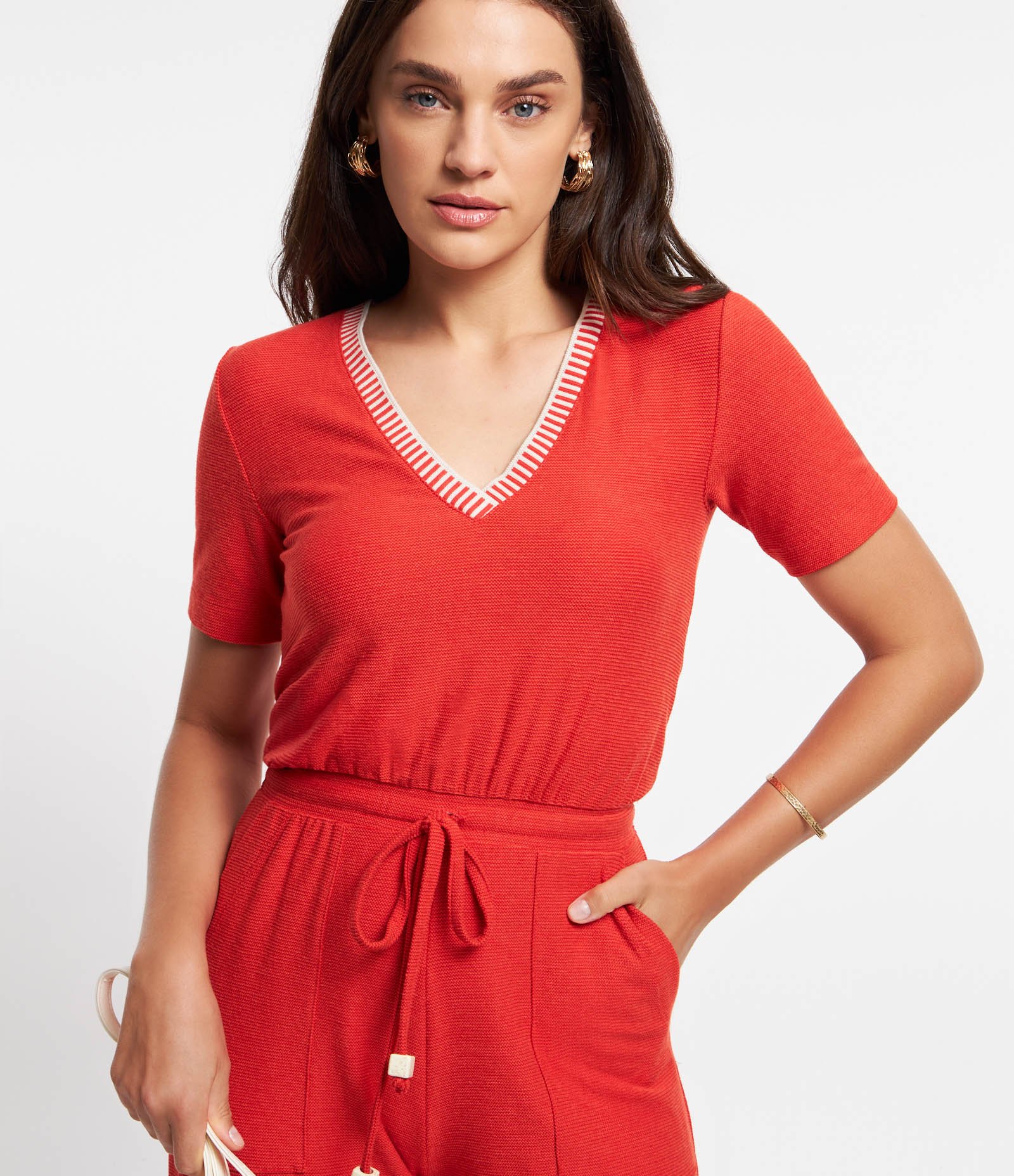 Macacão Manga Curta em Viscose com Amarração e Bolsos Vermelho 4