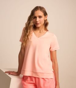 Camiseta Esportiva com Barra Alongada