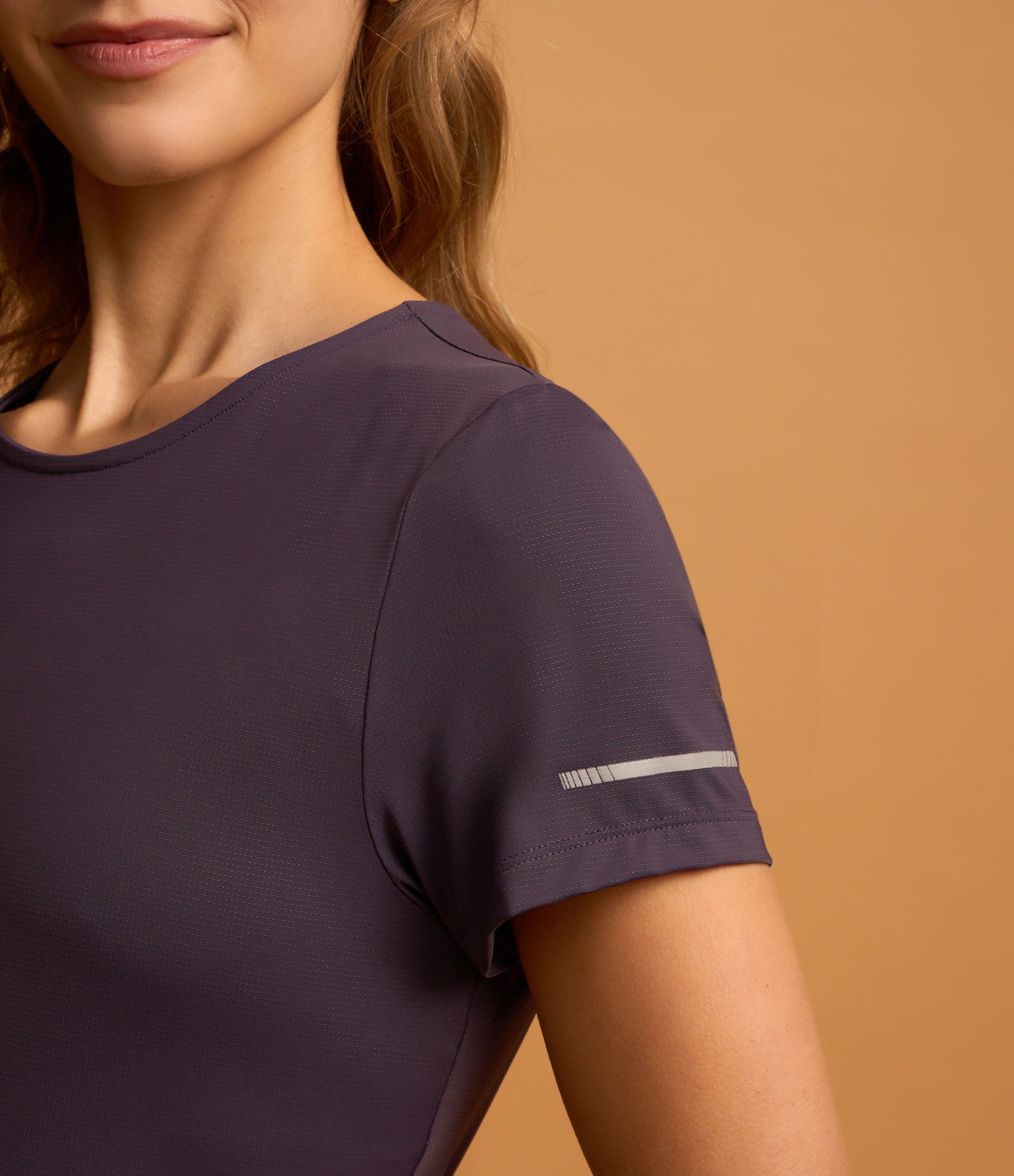 Camiseta Esportiva Regular Texturizada com Detalhe Refletivo Roxo Escuro 6