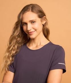 Camiseta Esportiva Regular Texturizada com Detalhe Refletivo